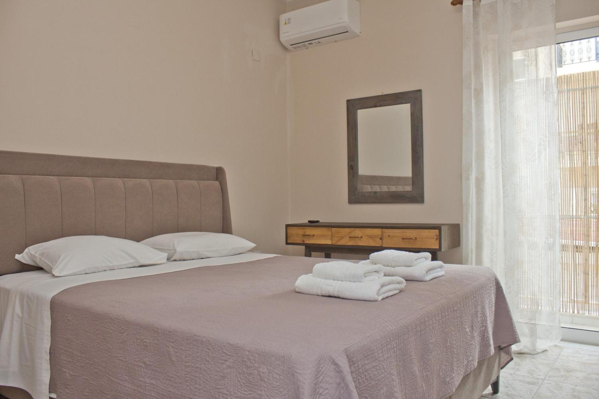 Danaos Hotel ハニア エクステリア 写真